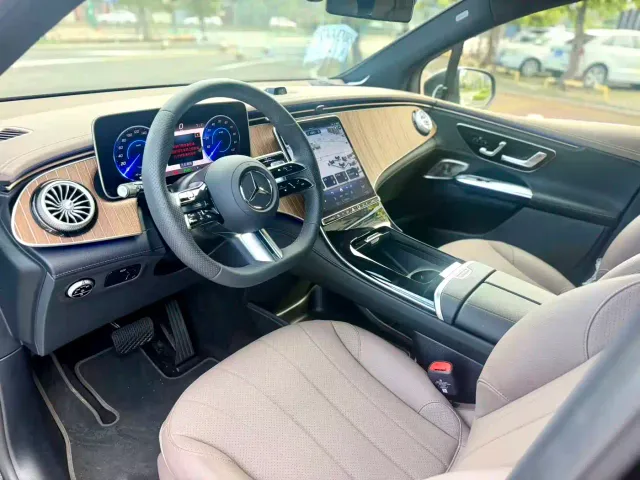 Mercedes-Benz EQE SUV — Фото автомобиля 7