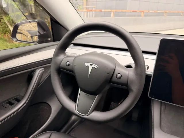 Tesla Model Y — Фото автомобиля 12