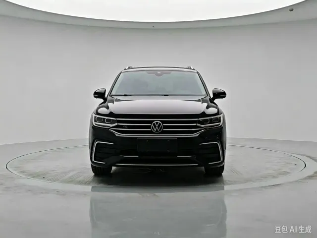 Volkswagen Tiguan L — Фото автомобиля 2