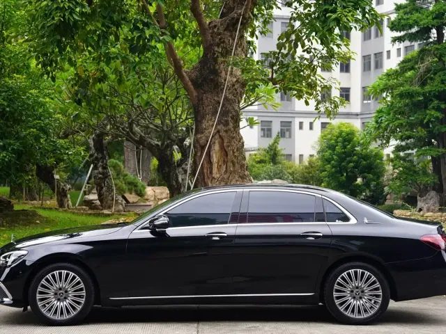 Mercedes-Benz E-Class — Фото автомобиля 4