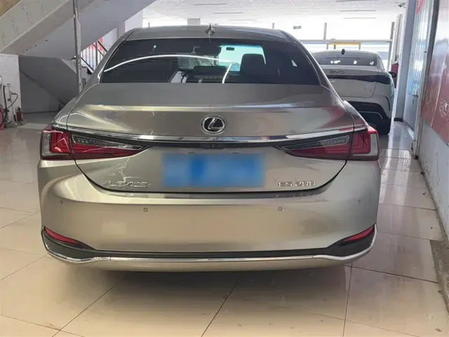 Lexus ES — Фото автомобиля 11