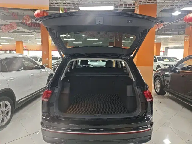 Volkswagen Tiguan L — Фото автомобиля 18