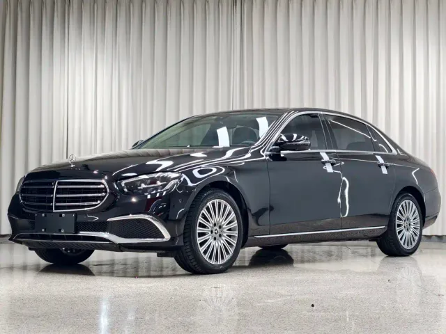 Фотография автомобиля — Mercedes-Benz E-Class