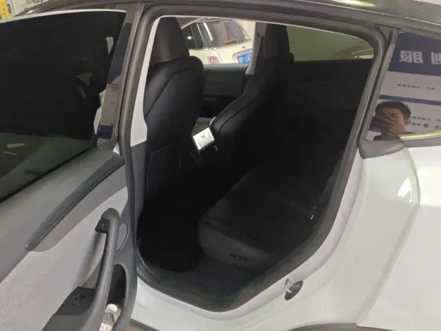 Tesla Model Y — Фото автомобиля 6