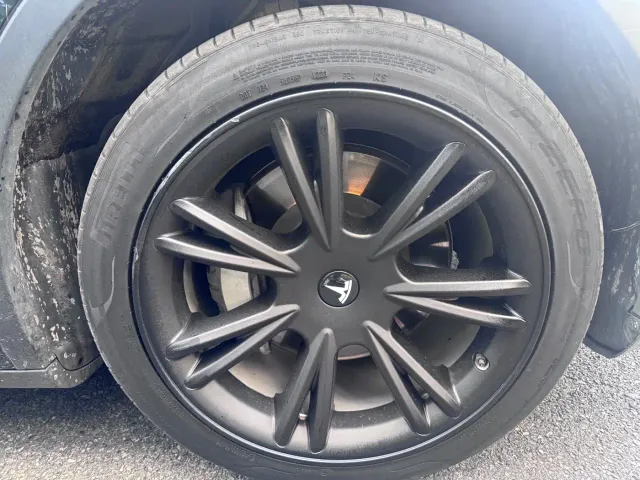 Tesla Model Y — Фото автомобиля 13
