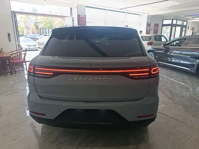 Leapmotor C11 — Фото автомобиля 5