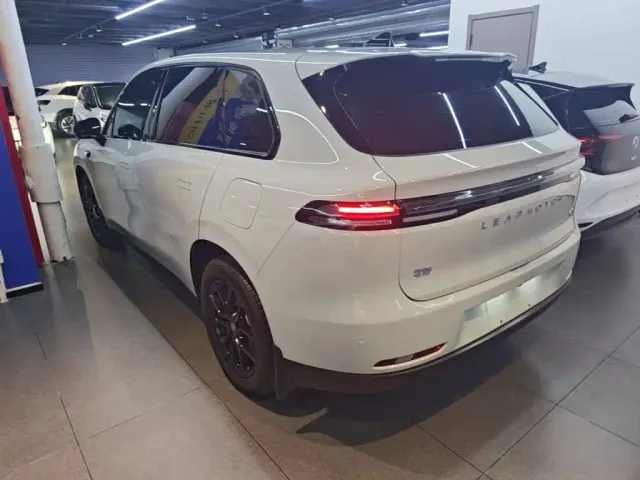 Leapmotor C10 — Фото автомобиля 4