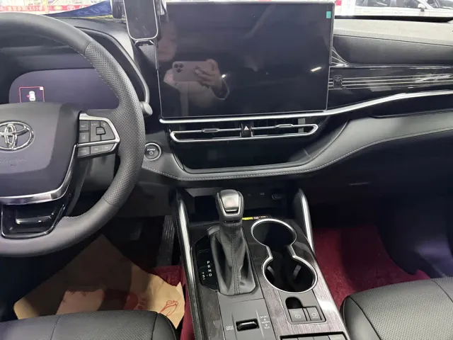 Toyota Highlander — Фото автомобиля 12