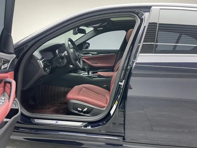 BMW 5 Series — Фото автомобиля 16