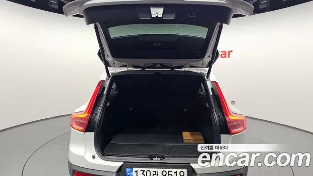 Volvo XC40 — Фото автомобиля 26