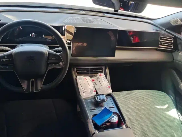 BYD Qin L — Фото автомобиля 12