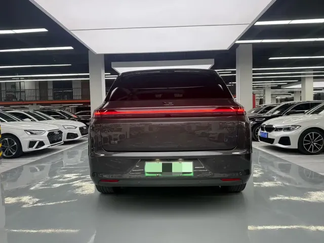 Li Auto L7 — Фото автомобиля 25