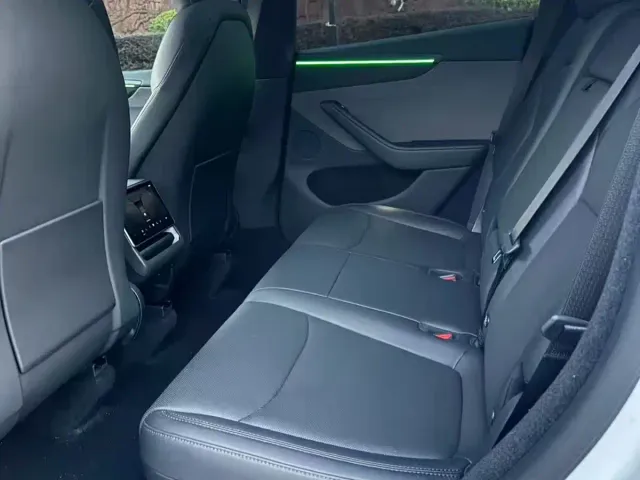 Tesla Model Y — Фото автомобиля 8
