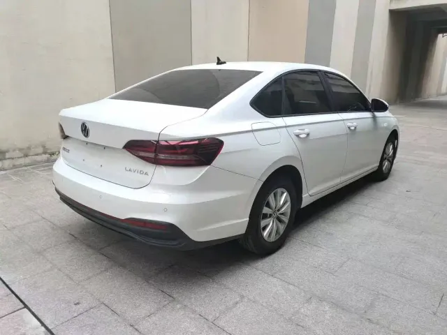 Volkswagen Lavida — Фото автомобиля 5