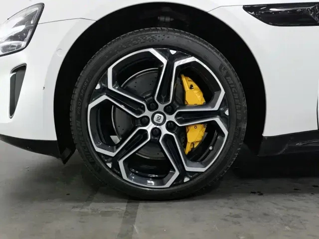Xiaomi SU7 — Фото автомобиля 17