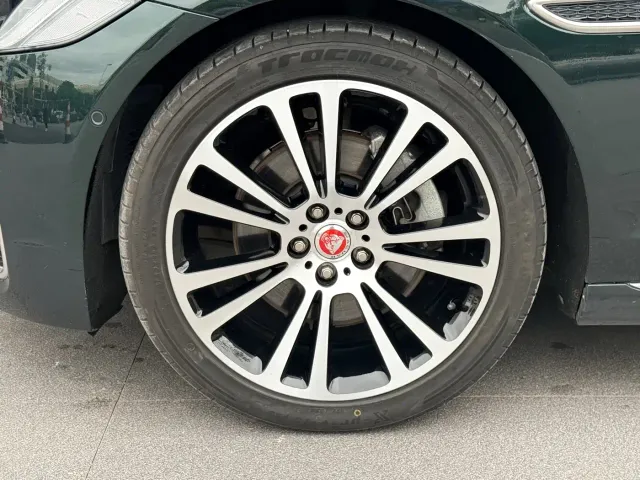 Jaguar XFL — Фото автомобиля 10