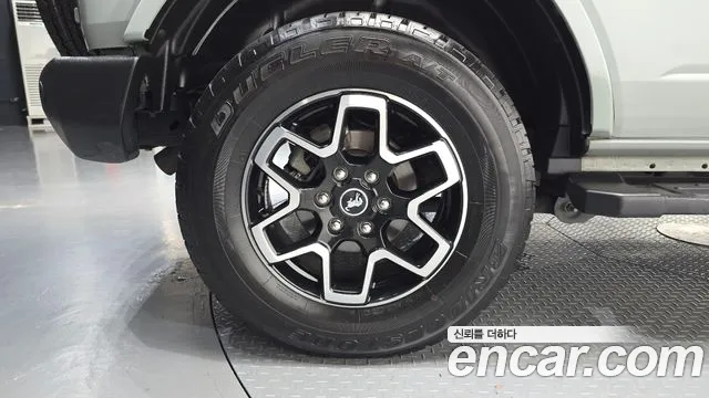 Ford Bronco — Фото автомобиля 4