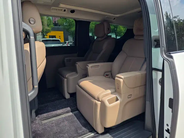 Li Auto MEGA — Фото автомобиля 7