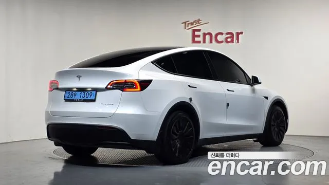 Tesla Model Y — Фото автомобиля 2