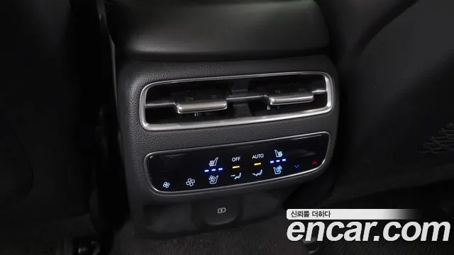 Genesis GV70 2.5T Бензин 2WD — Фото автомобиля 15