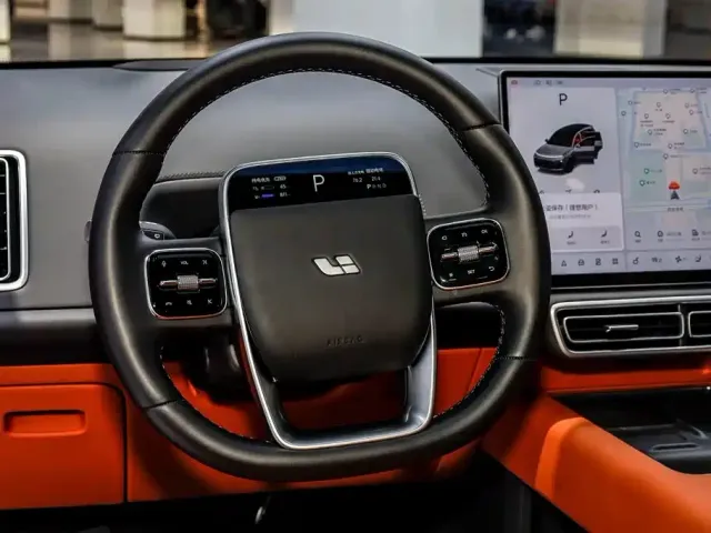 Li Auto L8 — Фото автомобиля 12