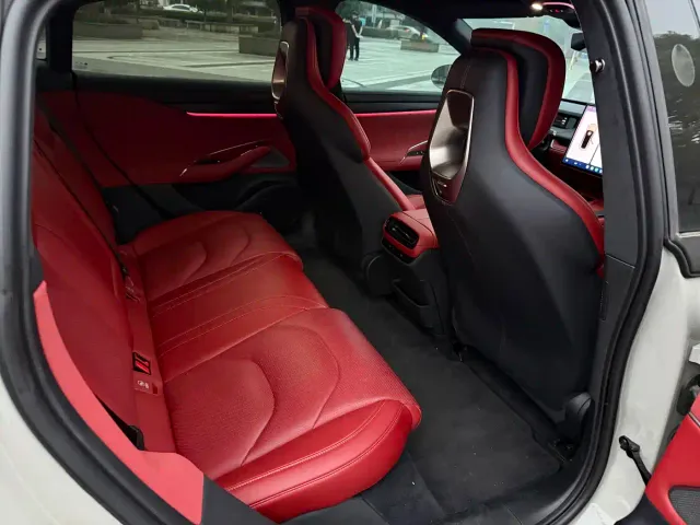 Xiaomi SU7 — Фото автомобиля 16