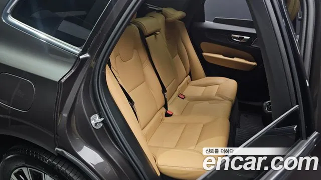 Вольво XC60 — Фото автомобиля 12