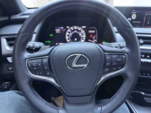 Lexus UX — Фото автомобиля 11