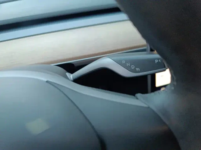 Tesla Model 3 — Фото автомобиля 15