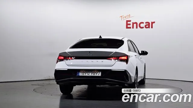 Hyundai Avante CN7 — Фото автомобиля 4