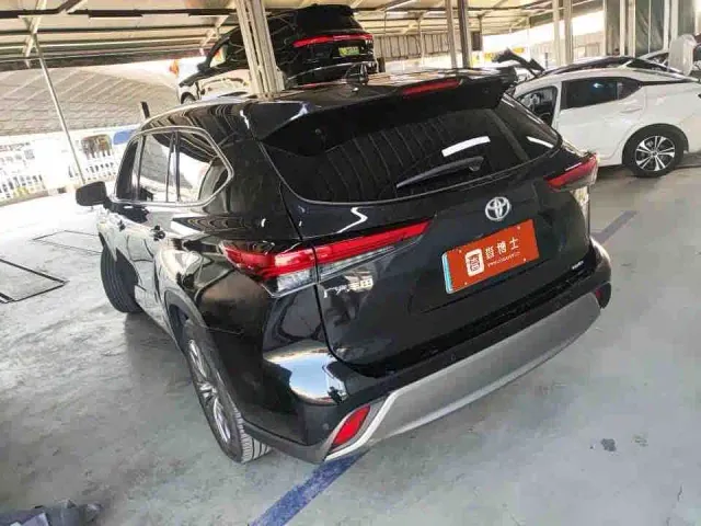 Toyota Highlander — Фото автомобиля 3