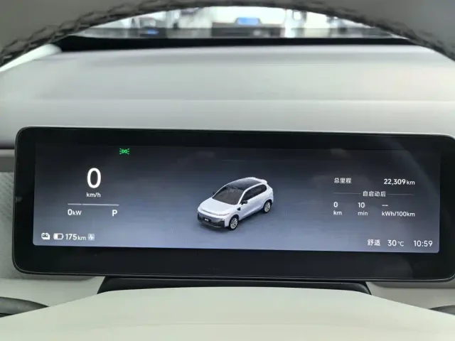 Leapmotor B10 — Фото автомобиля 11