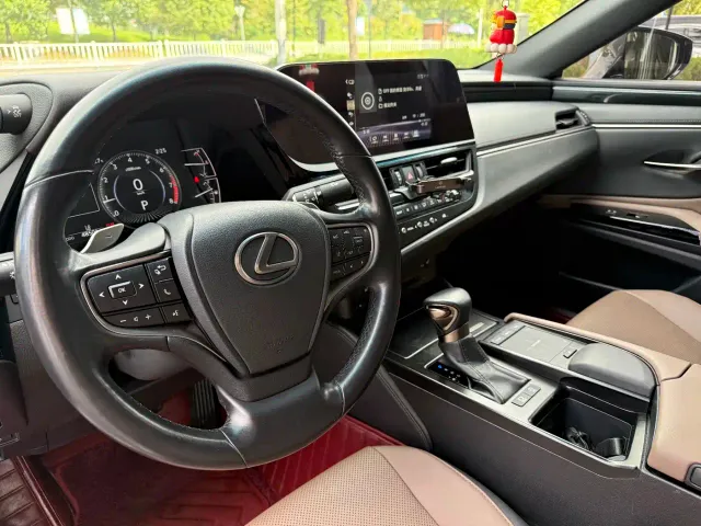 Lexus ES — Фото автомобиля 14