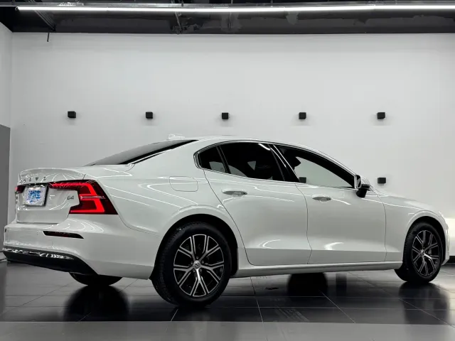 Volvo S60 — Фото автомобиля 15
