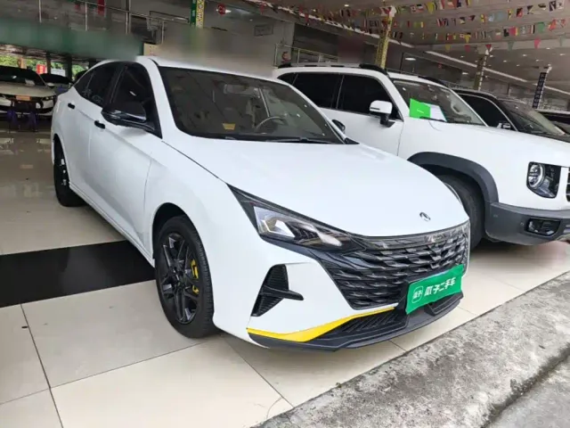 Dongfeng Yixuan — Фото автомобиля 3