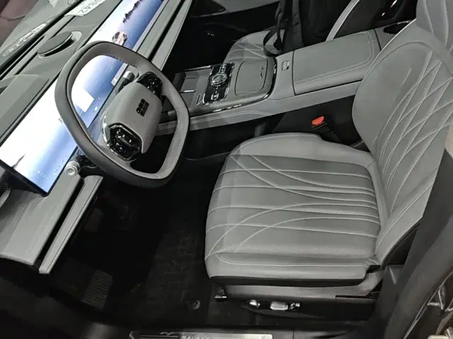 Geely Galaxy E8 — Фото автомобиля 14