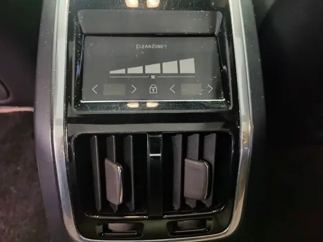 Volvo S90 — Фото автомобиля 11