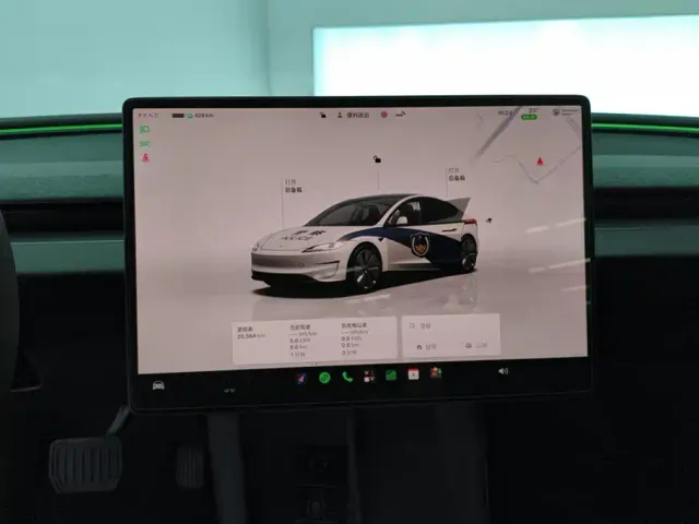 Tesla Model 3 — Фото автомобиля 14