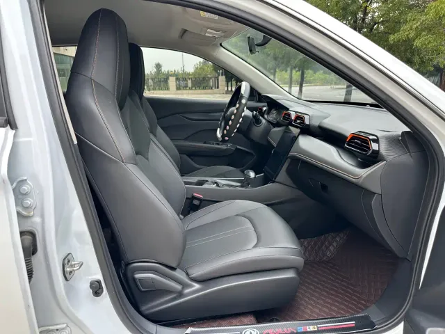 Dongfeng Yixuan — Фото автомобиля 4