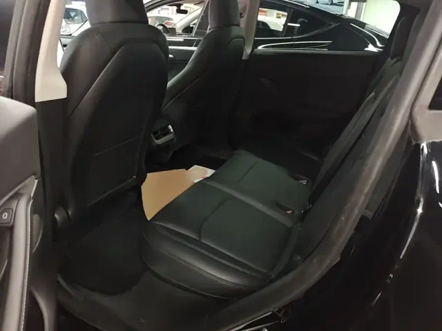 Tesla Model Y — Фото автомобиля 16