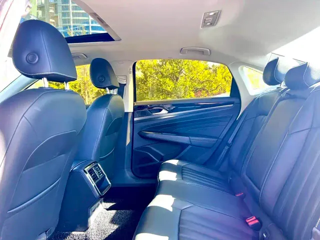 Volkswagen Passat — Фото автомобиля 5