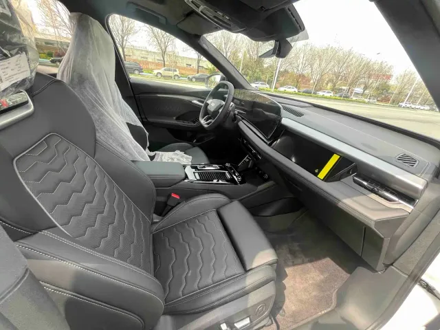 Audi Q6L e-tron — Фото автомобиля 13