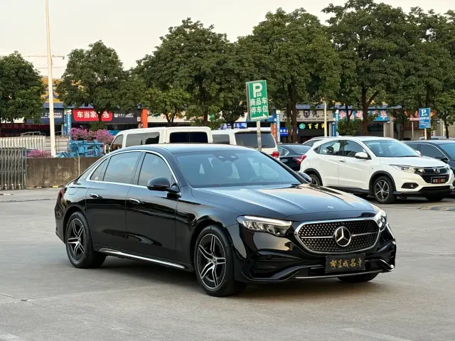 Mercedes-Benz E-Class — Фото автомобиля 3