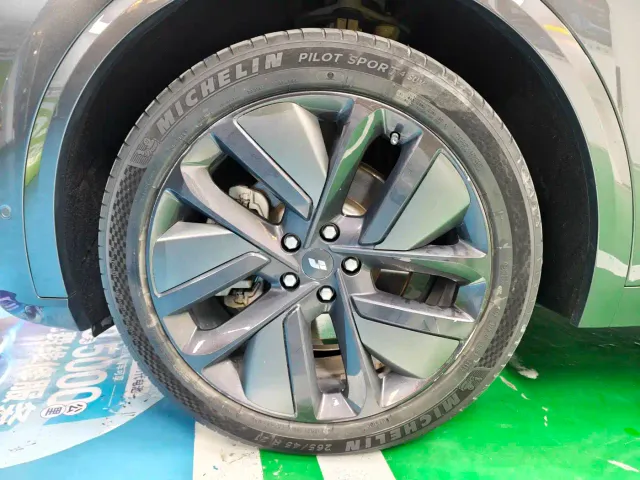 Li Auto L9 — Фото автомобиля 3