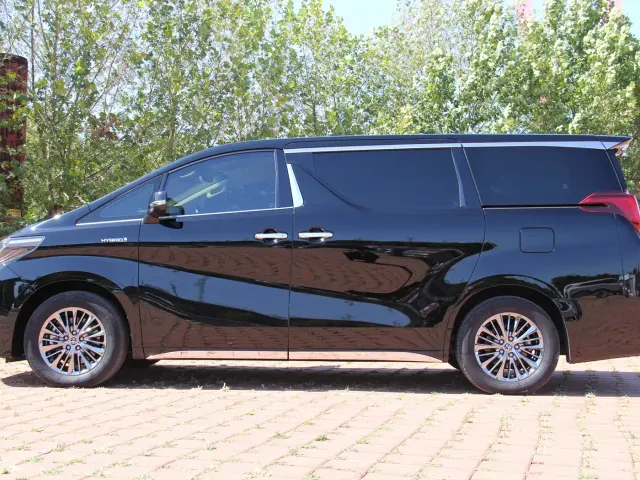Toyota Alphard 2021 Hybrid 2.5L Luxury — Фото автомобиля 4