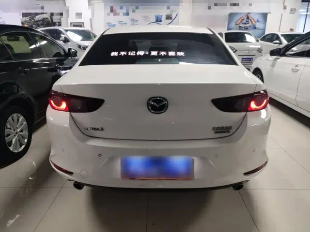 Mazda Axela — Фото автомобиля 5