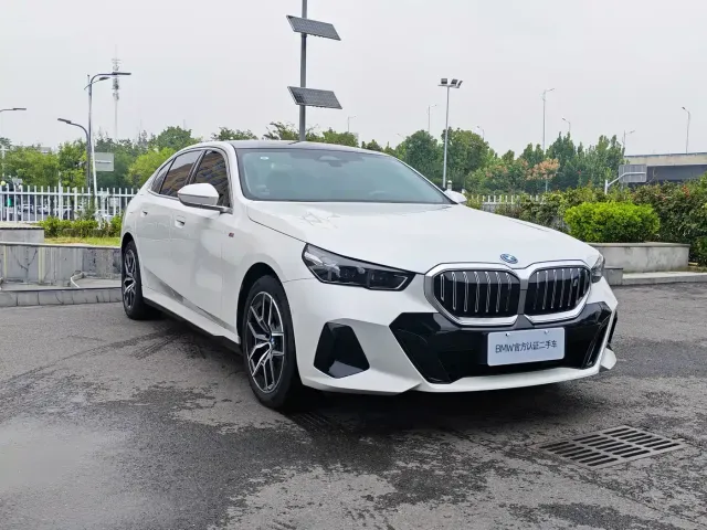 BMW i5 — Фото автомобиля 3