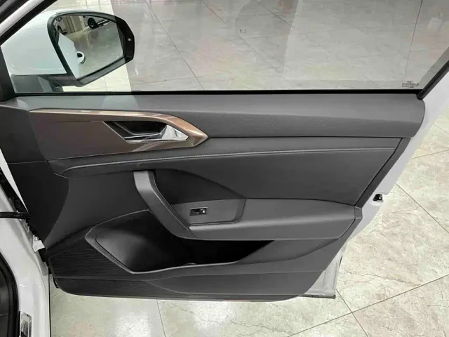 Volkswagen Tharu — Фото автомобиля 17