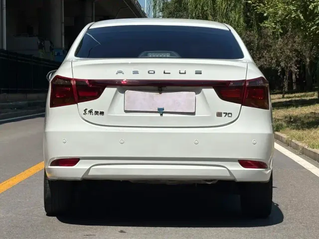 Dongfeng Fengshen E70 — Фото автомобиля 5