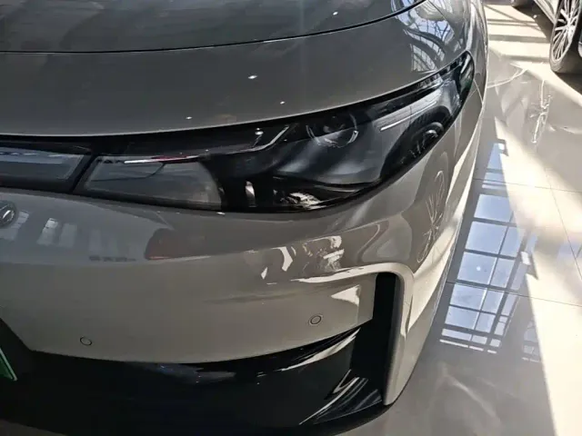 Leapmotor C10 — Фото автомобиля 23